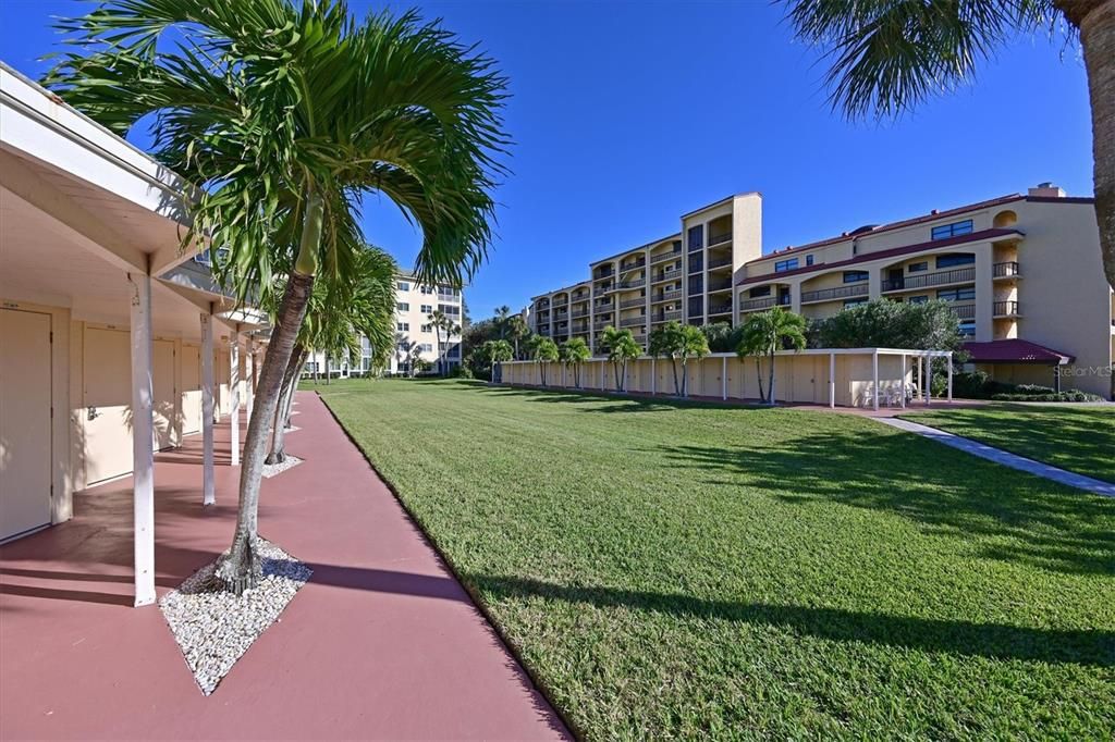 出租: $10,000 (2 贝兹, 2 浴室, 1115 平方英尺)