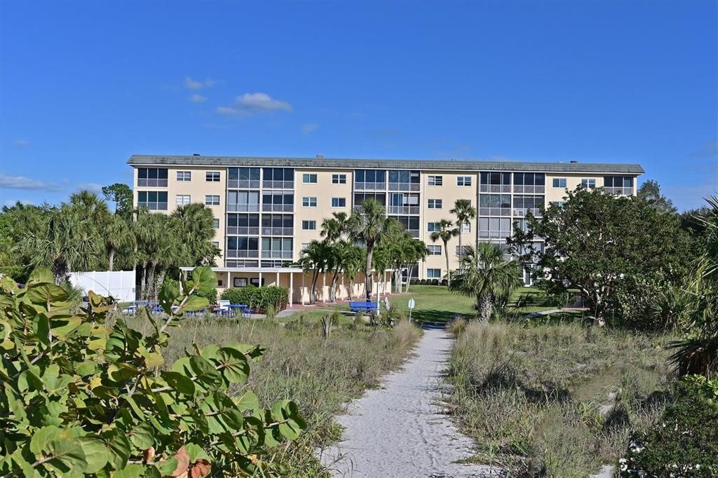 出租: $10,000 (2 贝兹, 2 浴室, 1115 平方英尺)