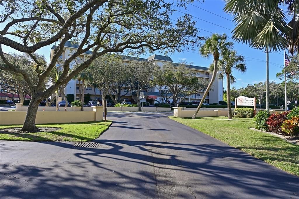 出租: $10,000 (2 贝兹, 2 浴室, 1115 平方英尺)