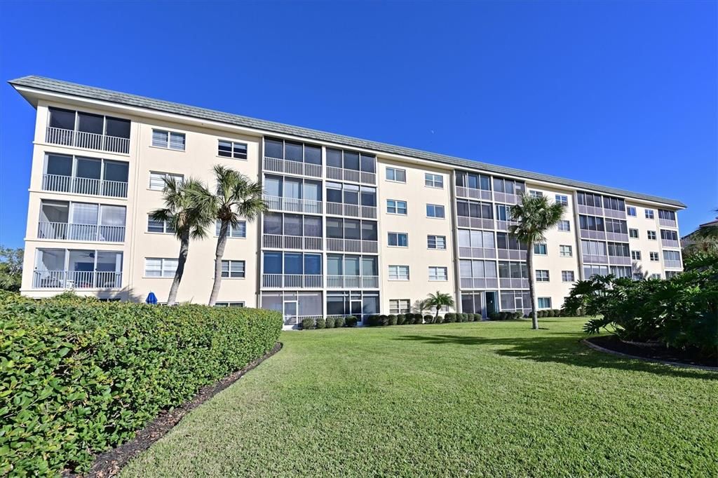 出租: $10,000 (2 贝兹, 2 浴室, 1115 平方英尺)