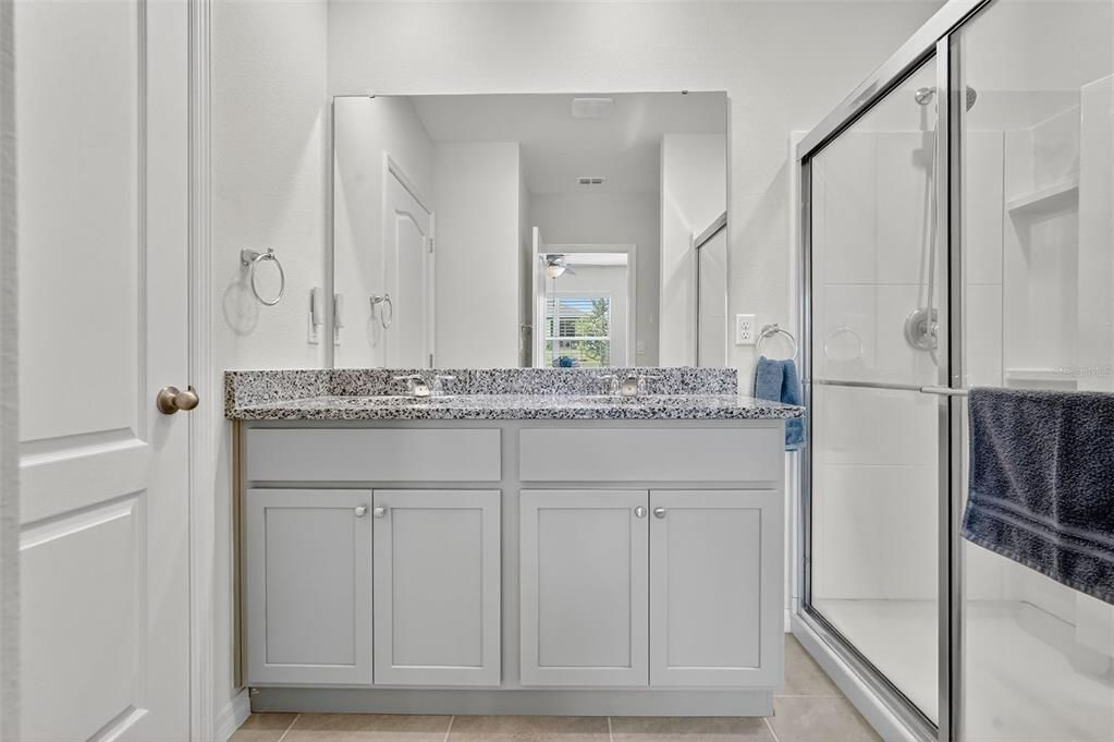 待售: $293,000 (4 贝兹, 2 浴室, 1617 平方英尺)