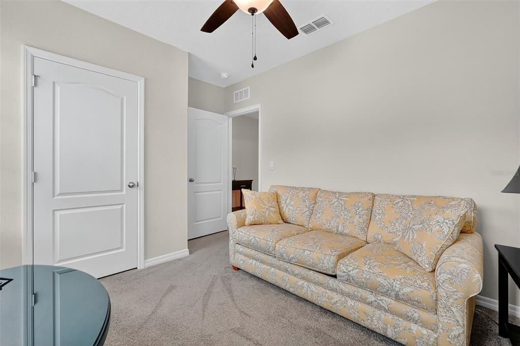 待售: $293,000 (4 贝兹, 2 浴室, 1617 平方英尺)