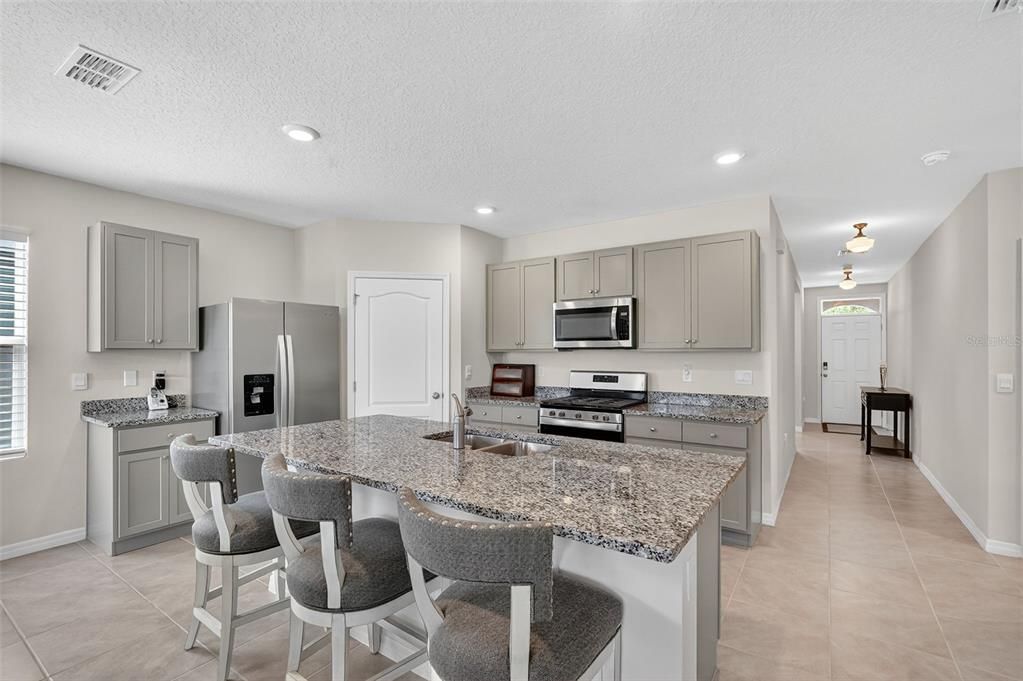 待售: $293,000 (4 贝兹, 2 浴室, 1617 平方英尺)