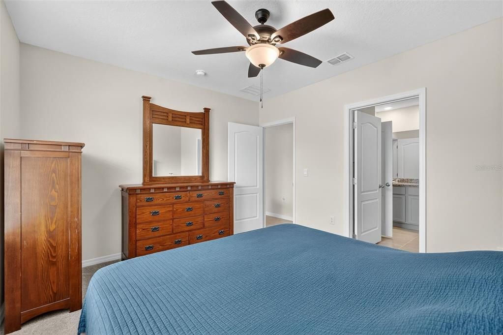 待售: $293,000 (4 贝兹, 2 浴室, 1617 平方英尺)