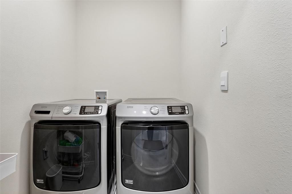 待售: $293,000 (4 贝兹, 2 浴室, 1617 平方英尺)