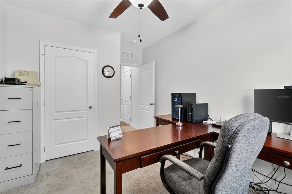 待售: $293,000 (4 贝兹, 2 浴室, 1617 平方英尺)