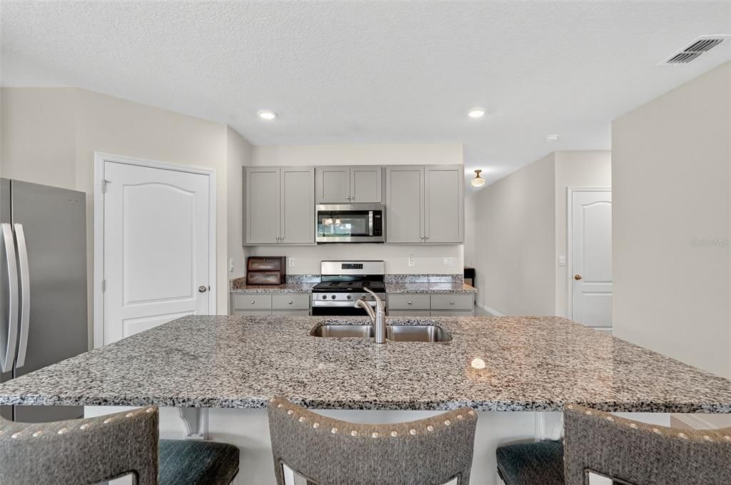 待售: $293,000 (4 贝兹, 2 浴室, 1617 平方英尺)