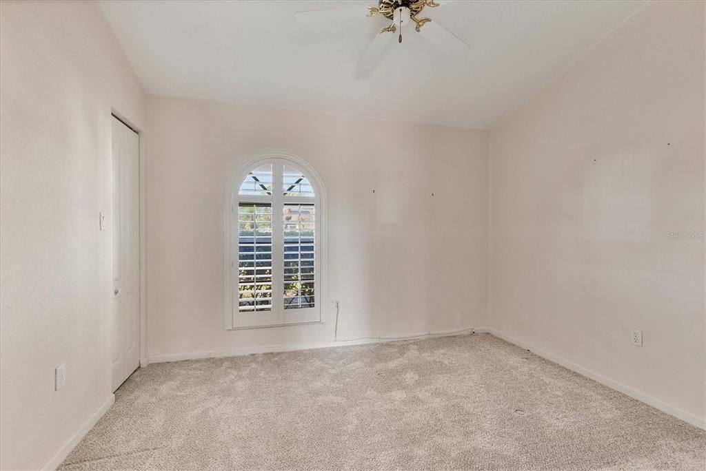 Active With Contract: $287,900 (3 beds, 2 baths, 1652 Square Feet)