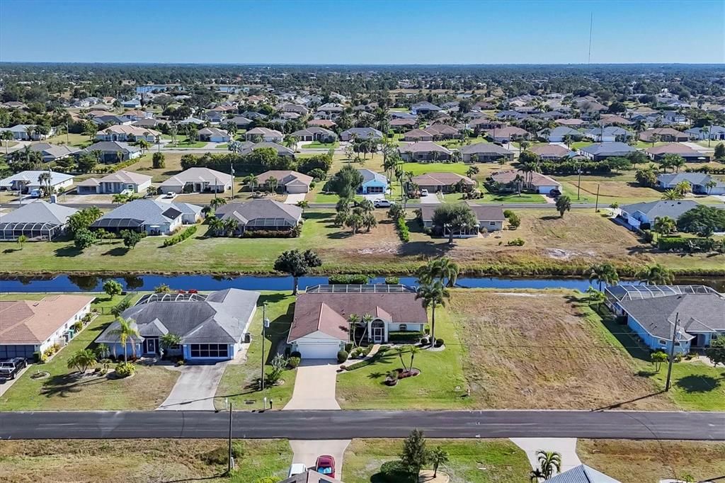 Active With Contract: $287,900 (3 beds, 2 baths, 1652 Square Feet)