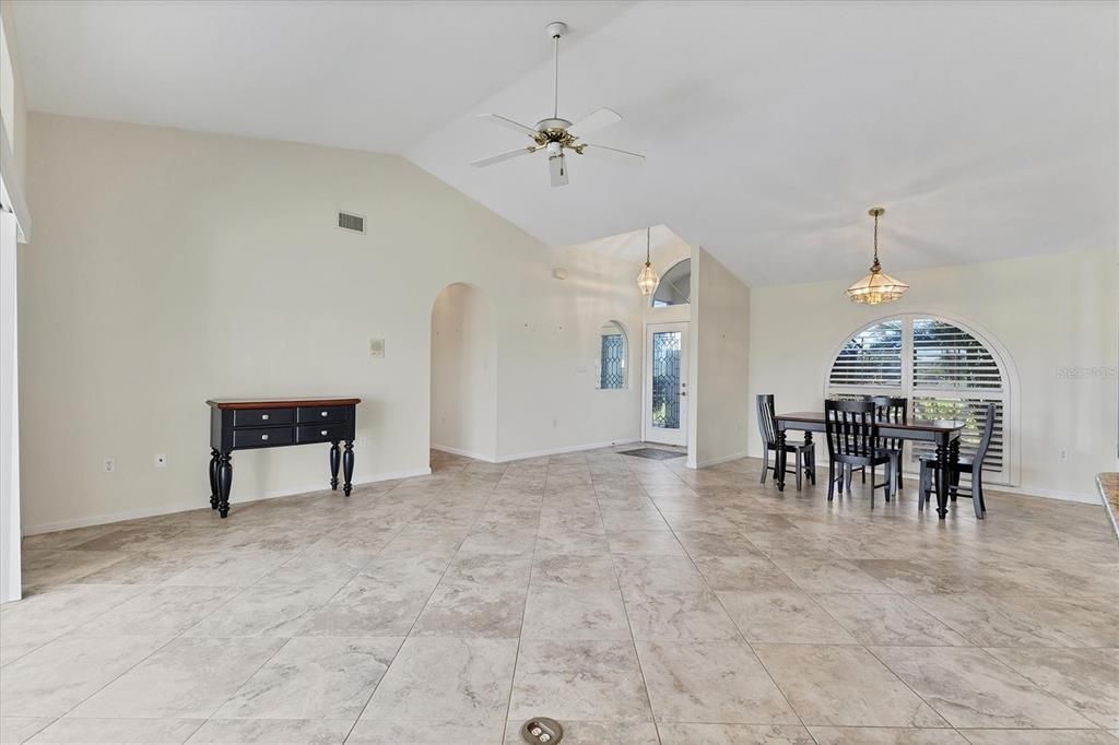 Active With Contract: $287,900 (3 beds, 2 baths, 1652 Square Feet)