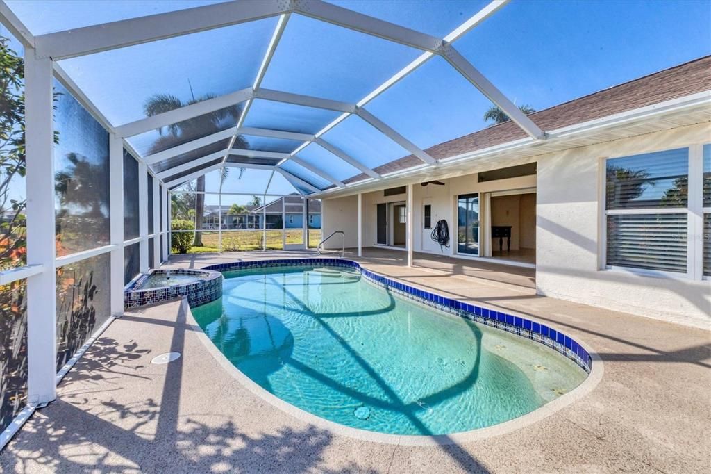 Active With Contract: $287,900 (3 beds, 2 baths, 1652 Square Feet)