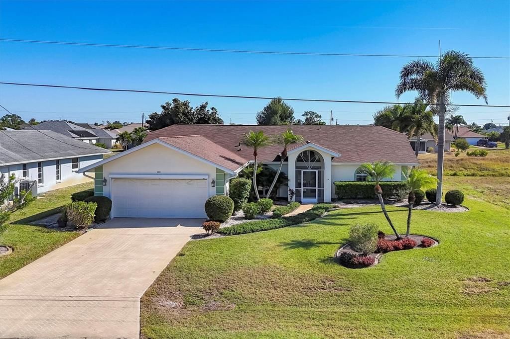 Active With Contract: $287,900 (3 beds, 2 baths, 1652 Square Feet)