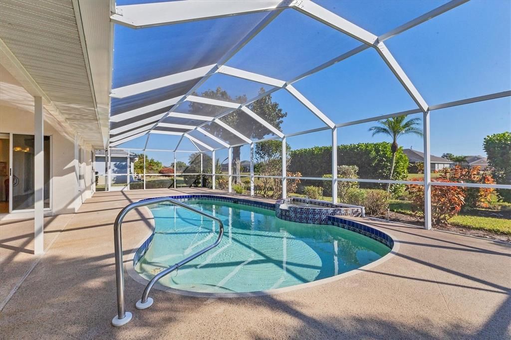 Active With Contract: $287,900 (3 beds, 2 baths, 1652 Square Feet)