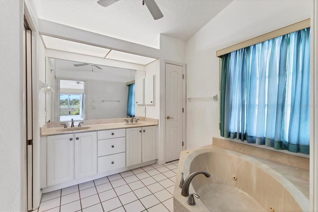 Active With Contract: $287,900 (3 beds, 2 baths, 1652 Square Feet)