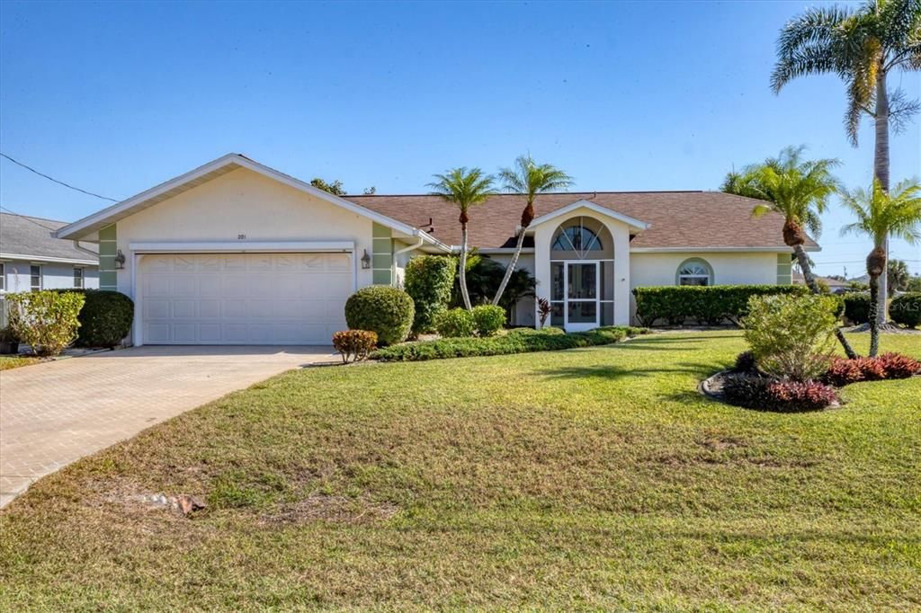 Active With Contract: $287,900 (3 beds, 2 baths, 1652 Square Feet)