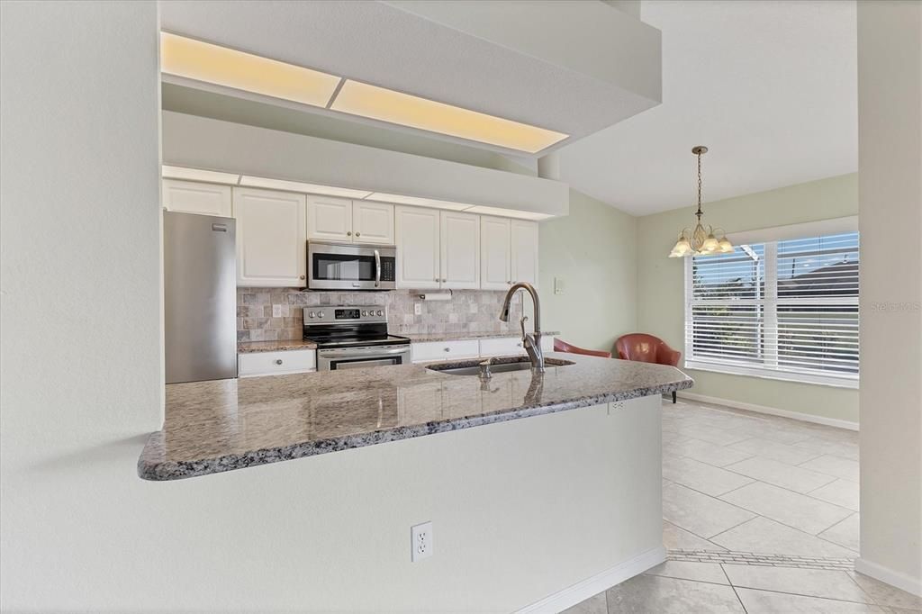 Active With Contract: $287,900 (3 beds, 2 baths, 1652 Square Feet)