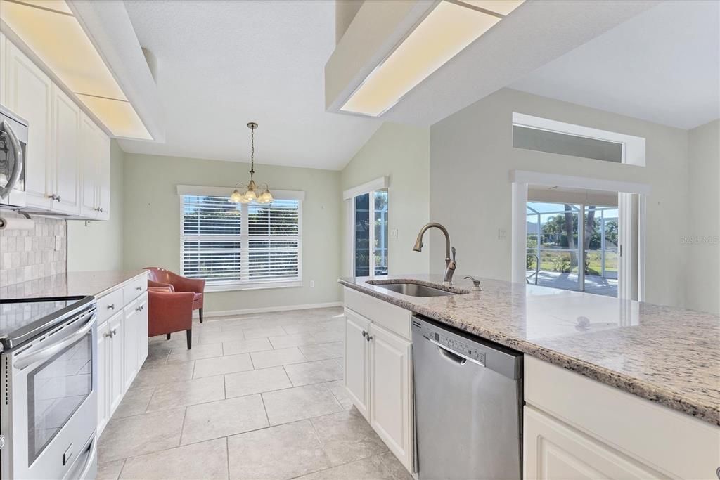 Active With Contract: $287,900 (3 beds, 2 baths, 1652 Square Feet)