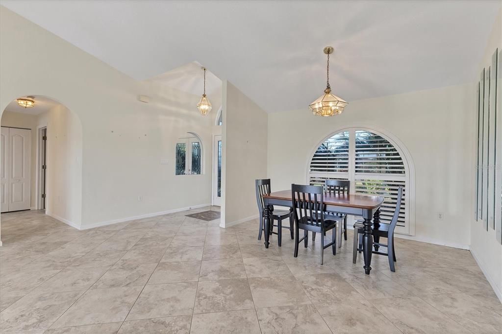 Active With Contract: $287,900 (3 beds, 2 baths, 1652 Square Feet)