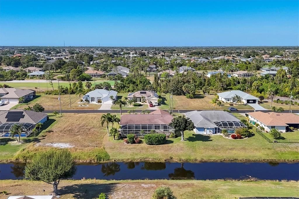 Active With Contract: $287,900 (3 beds, 2 baths, 1652 Square Feet)