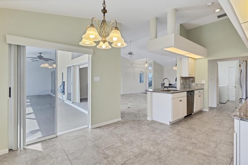 Active With Contract: $287,900 (3 beds, 2 baths, 1652 Square Feet)