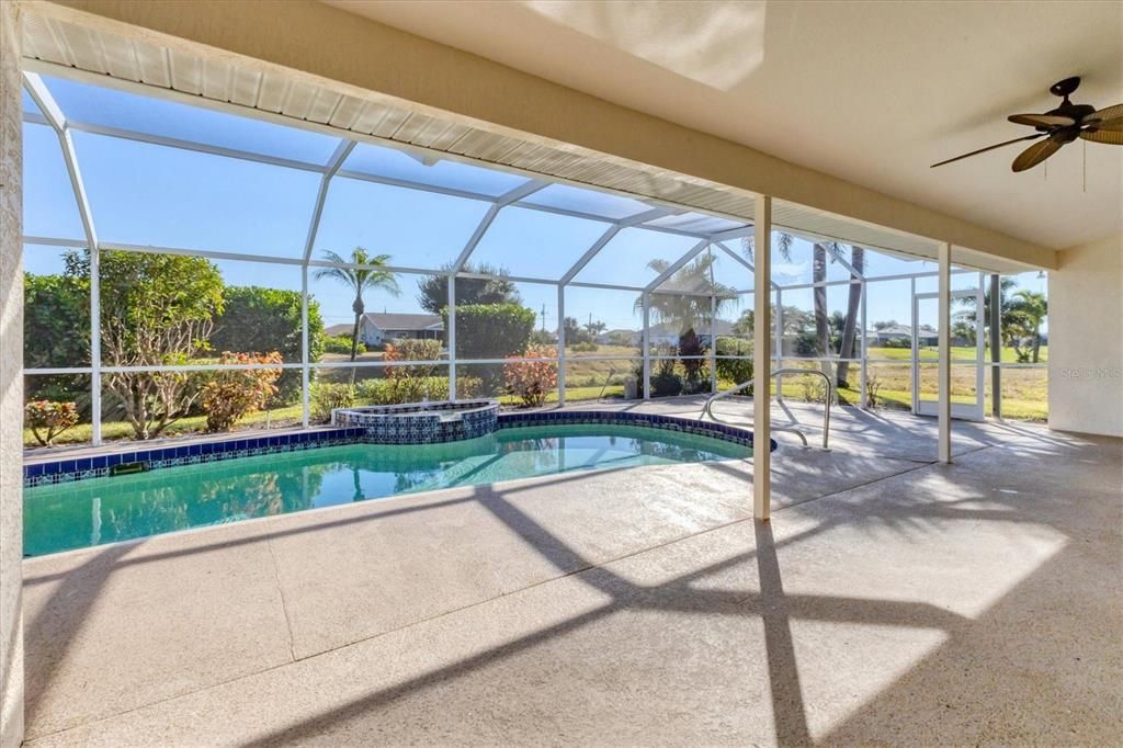 Active With Contract: $287,900 (3 beds, 2 baths, 1652 Square Feet)