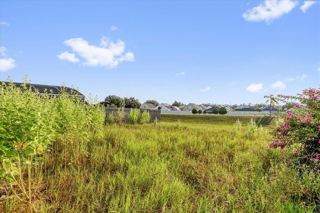 Под контрактом: $250,000 (4 спален, 2 ванн, 1396 Квадратных фут)