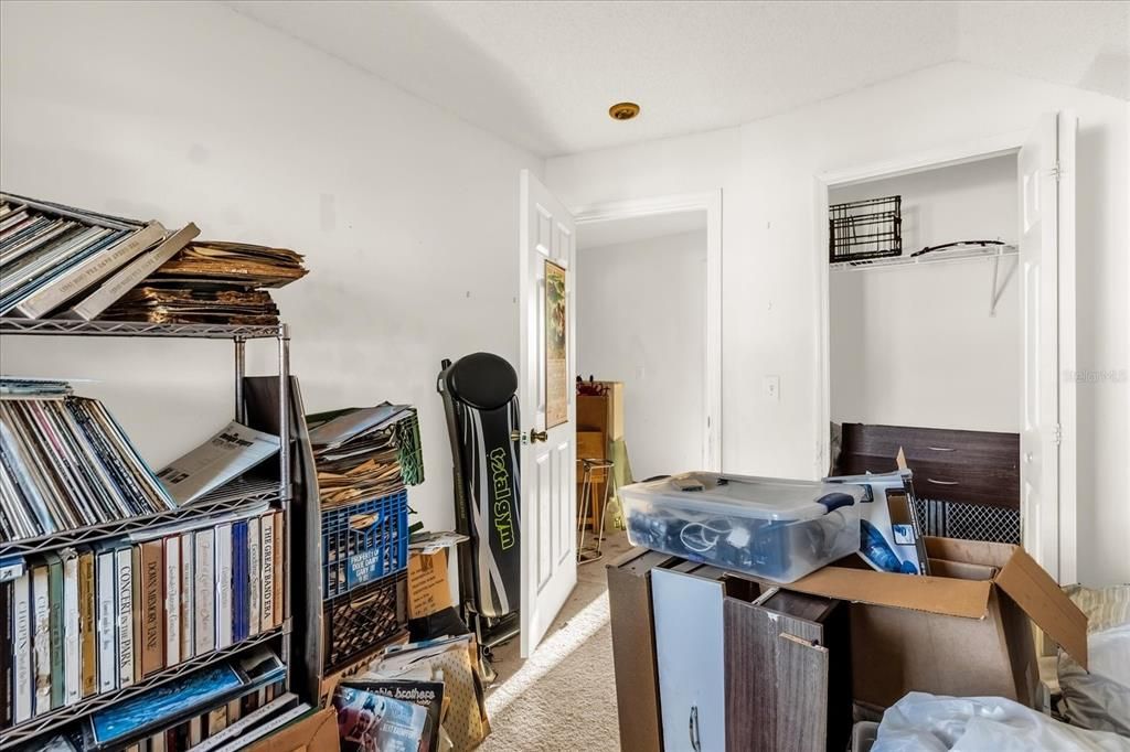 Под контрактом: $250,000 (4 спален, 2 ванн, 1396 Квадратных фут)