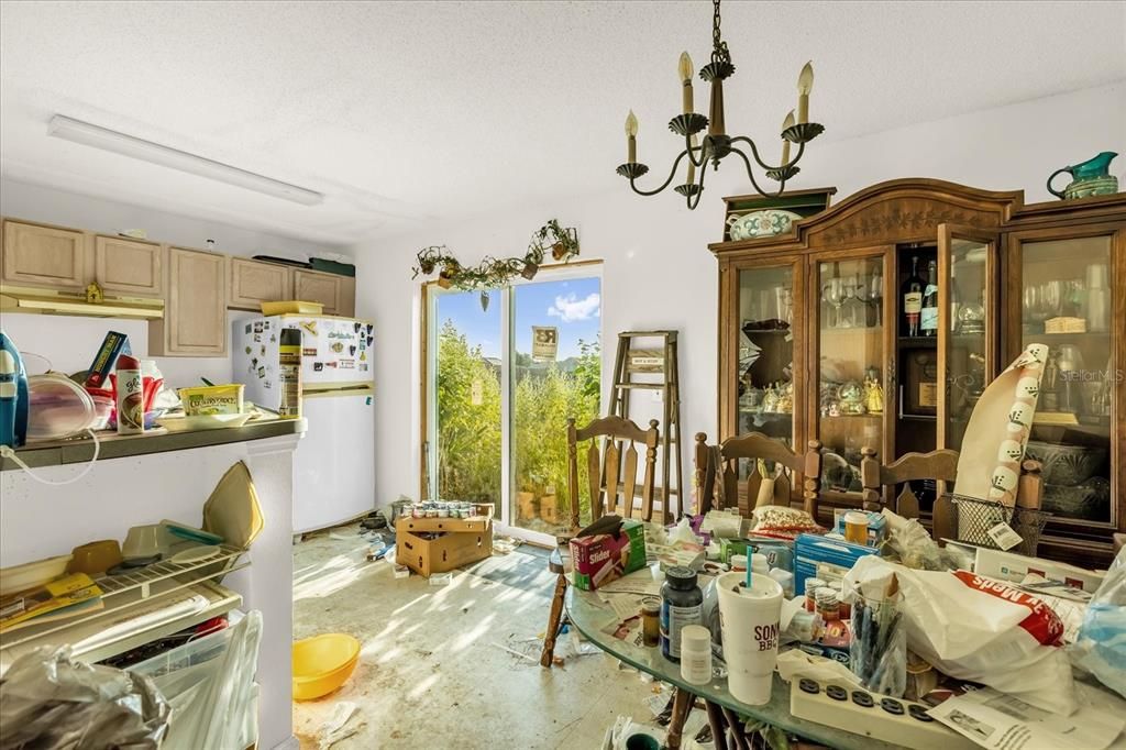 Под контрактом: $250,000 (4 спален, 2 ванн, 1396 Квадратных фут)