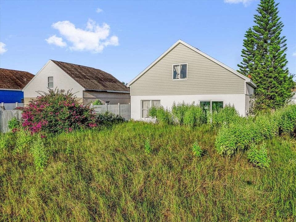 Под контрактом: $250,000 (4 спален, 2 ванн, 1396 Квадратных фут)