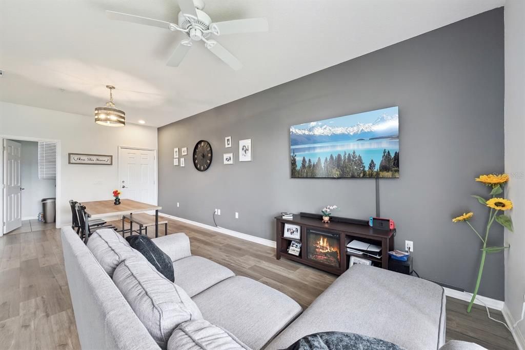 For Sale: $268,500 (2 beds, 2 baths, 1265 Square Feet)