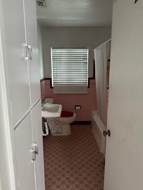 For Rent: $1,550 (2 beds, 1 baths, 938 Square Feet)