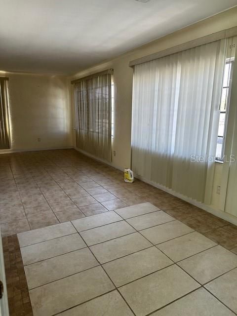 For Rent: $1,550 (2 beds, 1 baths, 938 Square Feet)