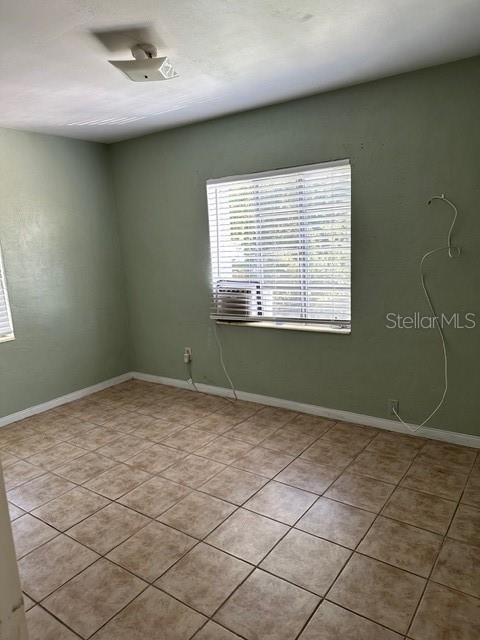 For Rent: $1,550 (2 beds, 1 baths, 938 Square Feet)