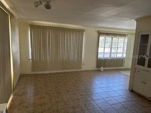 For Rent: $1,550 (2 beds, 1 baths, 938 Square Feet)