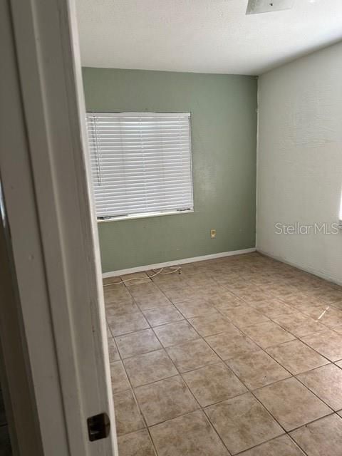 For Rent: $1,550 (2 beds, 1 baths, 938 Square Feet)
