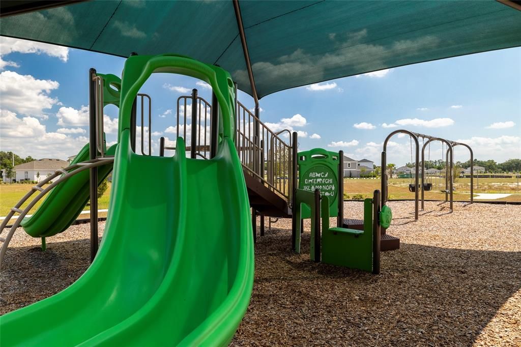 合同活跃: $489,990 (5 贝兹, 3 浴室, 2900 平方英尺)