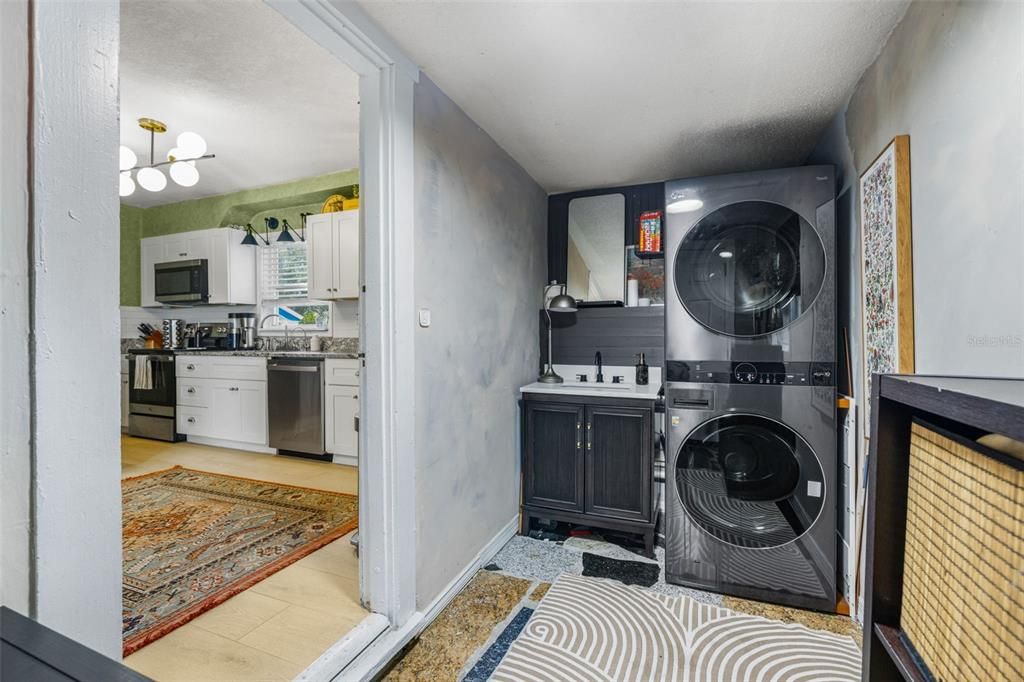 合同活跃: $365,000 (2 贝兹, 1 浴室, 1162 平方英尺)