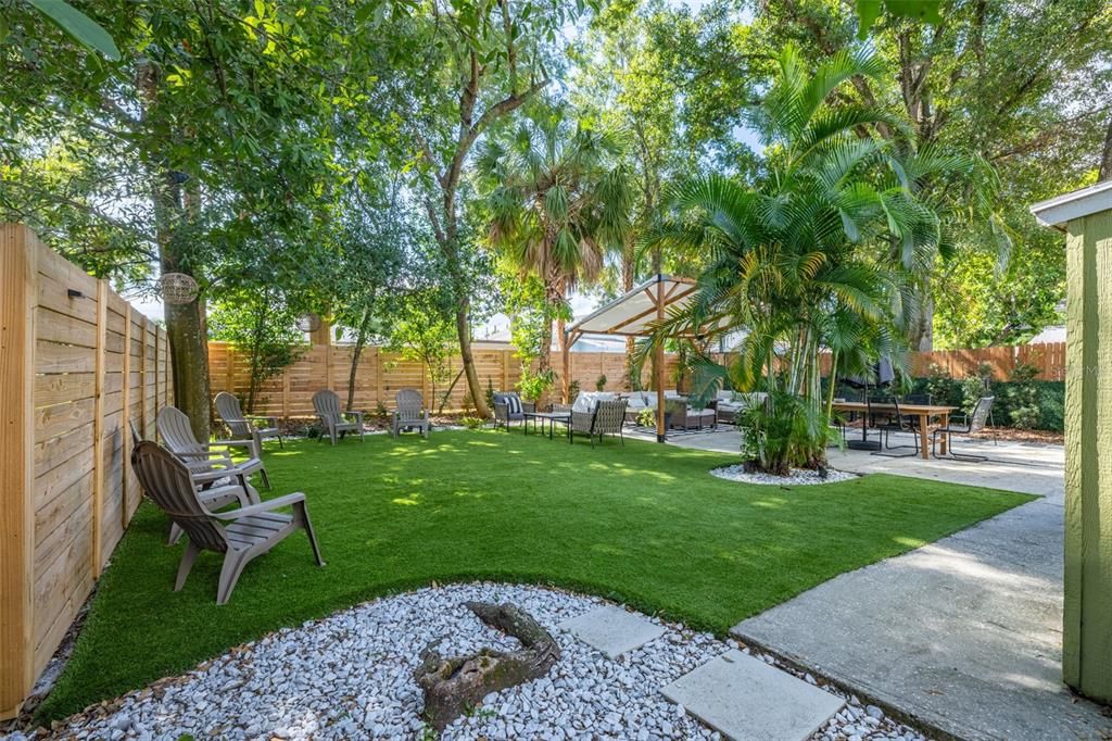 合同活跃: $365,000 (2 贝兹, 1 浴室, 1162 平方英尺)