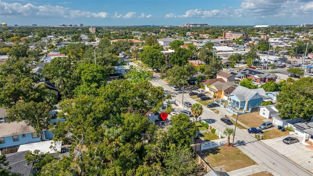 合同活跃: $365,000 (2 贝兹, 1 浴室, 1162 平方英尺)