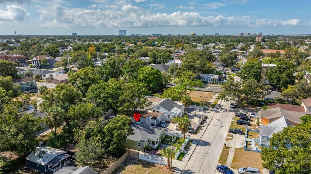 合同活跃: $365,000 (2 贝兹, 1 浴室, 1162 平方英尺)