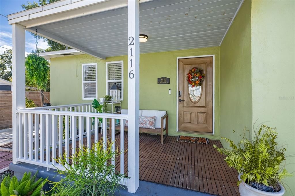 合同活跃: $365,000 (2 贝兹, 1 浴室, 1162 平方英尺)