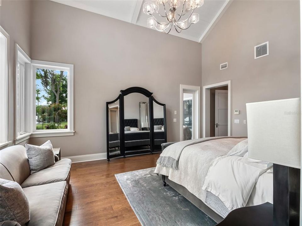 For Sale: $4,200,000 (5 beds, 4 baths, 4600 Square Feet)