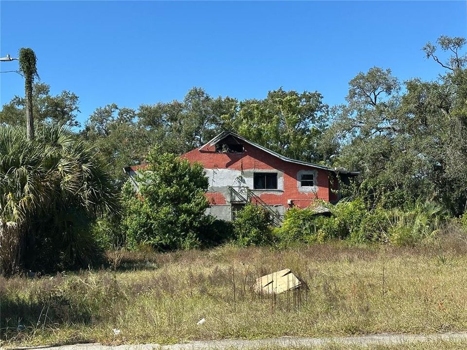 待售: $1,749,999 (6 贝兹, 2 浴室, 4117 平方英尺)