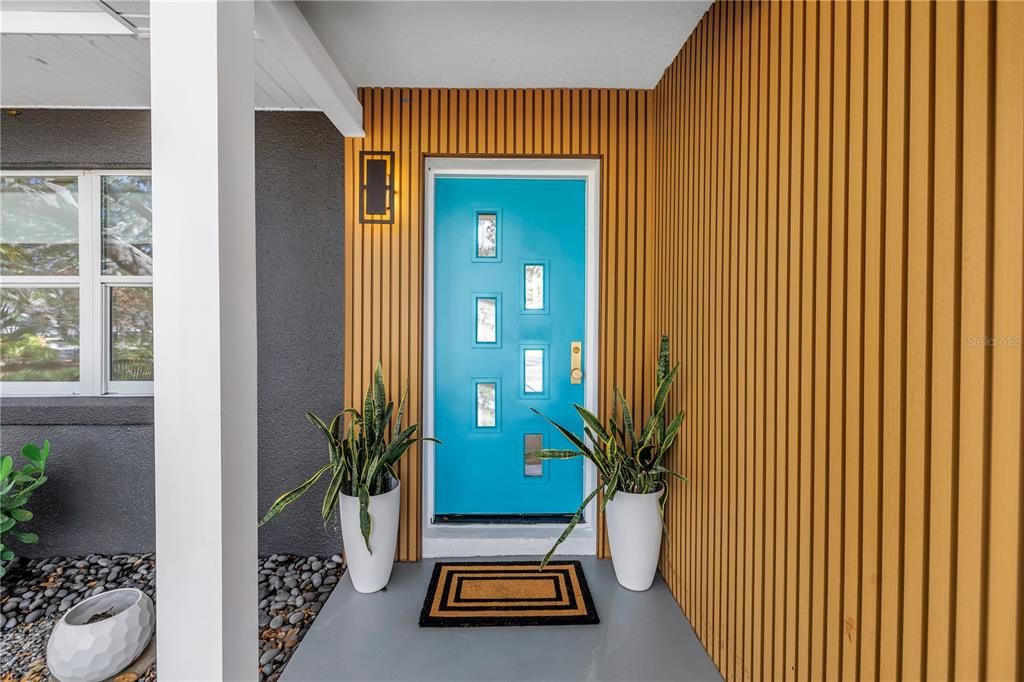 合同活跃: $675,000 (5 贝兹, 3 浴室, 2200 平方英尺)