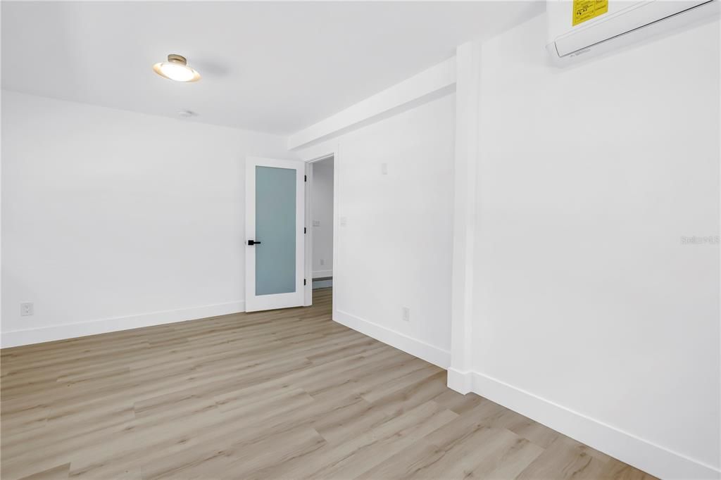 合同活跃: $675,000 (5 贝兹, 3 浴室, 2200 平方英尺)