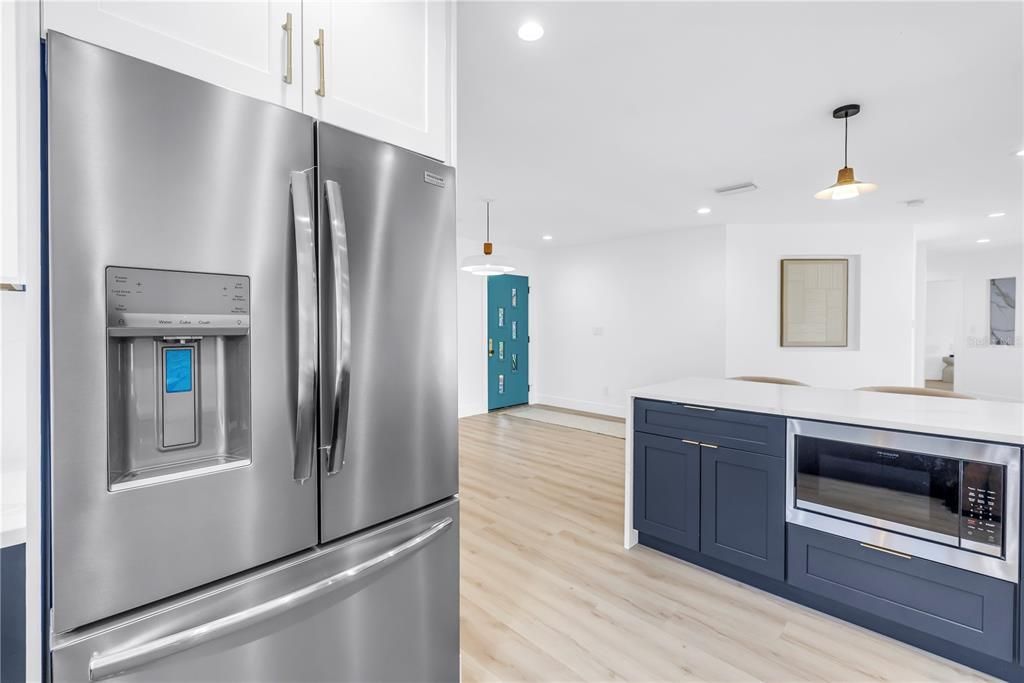 合同活跃: $675,000 (5 贝兹, 3 浴室, 2200 平方英尺)