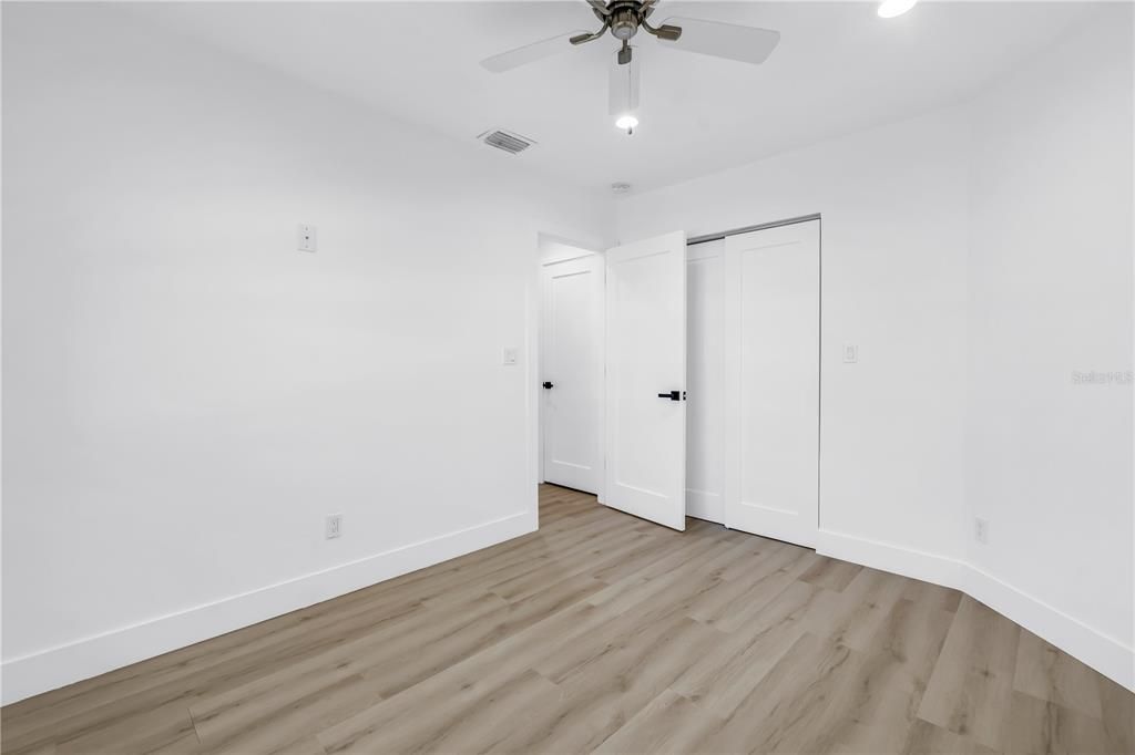 合同活跃: $675,000 (5 贝兹, 3 浴室, 2200 平方英尺)