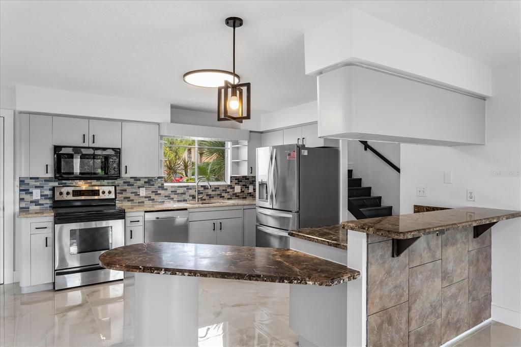 待售: $760,000 (3 贝兹, 2 浴室, 2545 平方英尺)