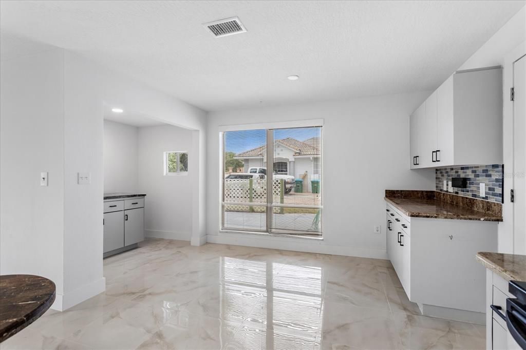 待售: $760,000 (3 贝兹, 2 浴室, 2545 平方英尺)