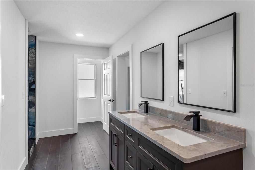 待售: $760,000 (3 贝兹, 2 浴室, 2545 平方英尺)